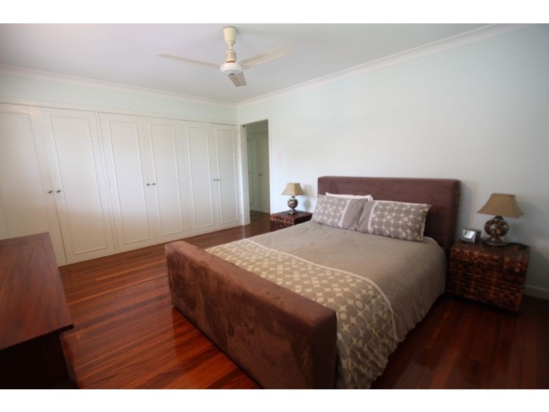 6 Rhyl St, Macgregor QLD 4109