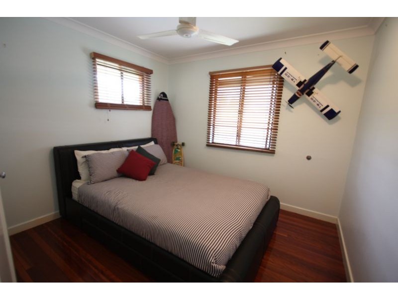 6 Rhyl St, Macgregor QLD 4109