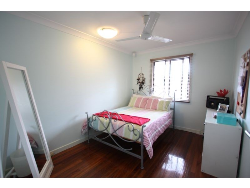 6 Rhyl St, Macgregor QLD 4109