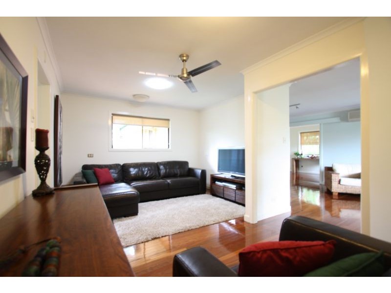 6 Rhyl St, Macgregor QLD 4109