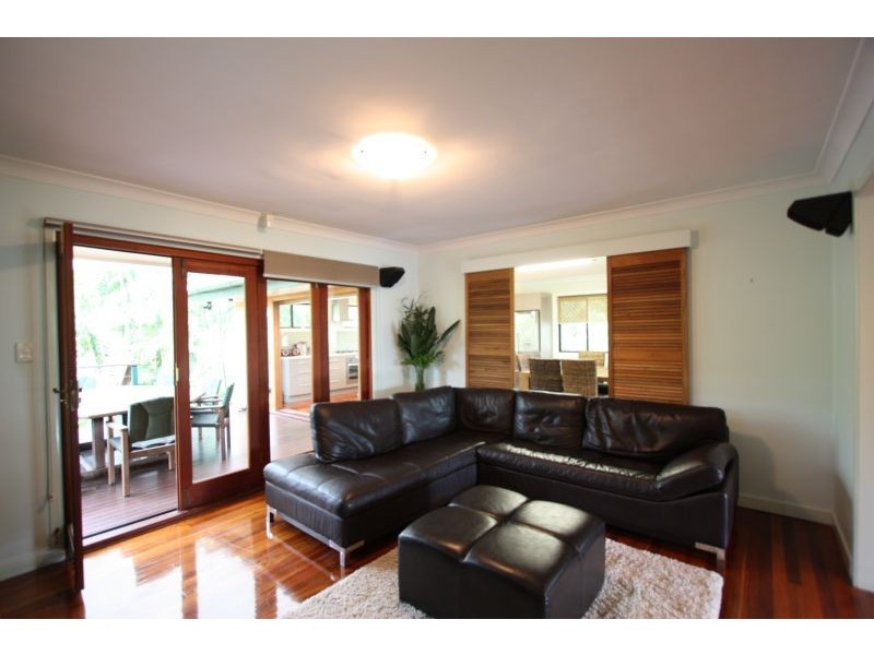 6 Rhyl St, Macgregor QLD 4109