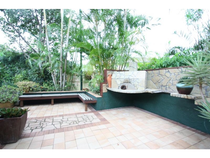 6 Rhyl St, Macgregor QLD 4109