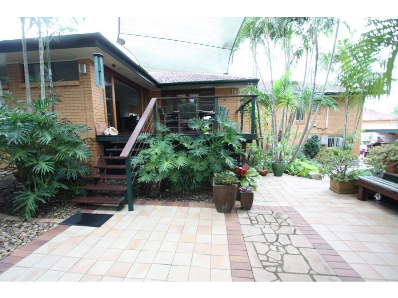 6 Rhyl St, Macgregor QLD 4109