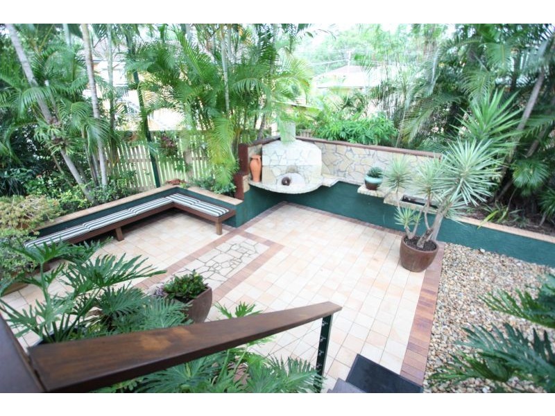 6 Rhyl St, Macgregor QLD 4109