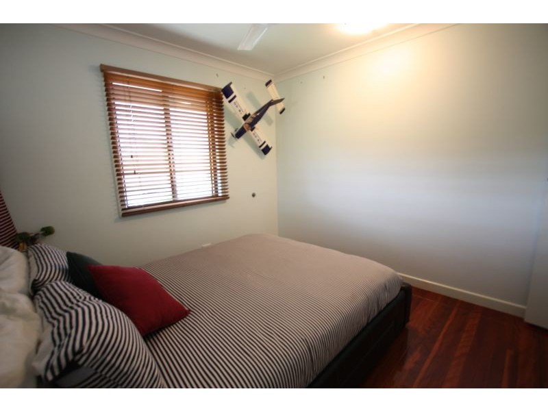 6 Rhyl St, Macgregor QLD 4109