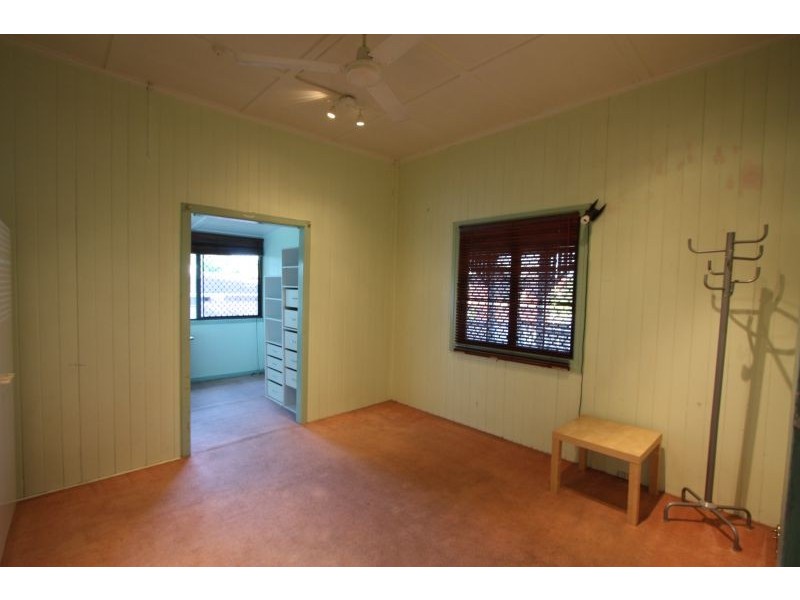 214 Mains Rd, Sunnybank QLD 4109