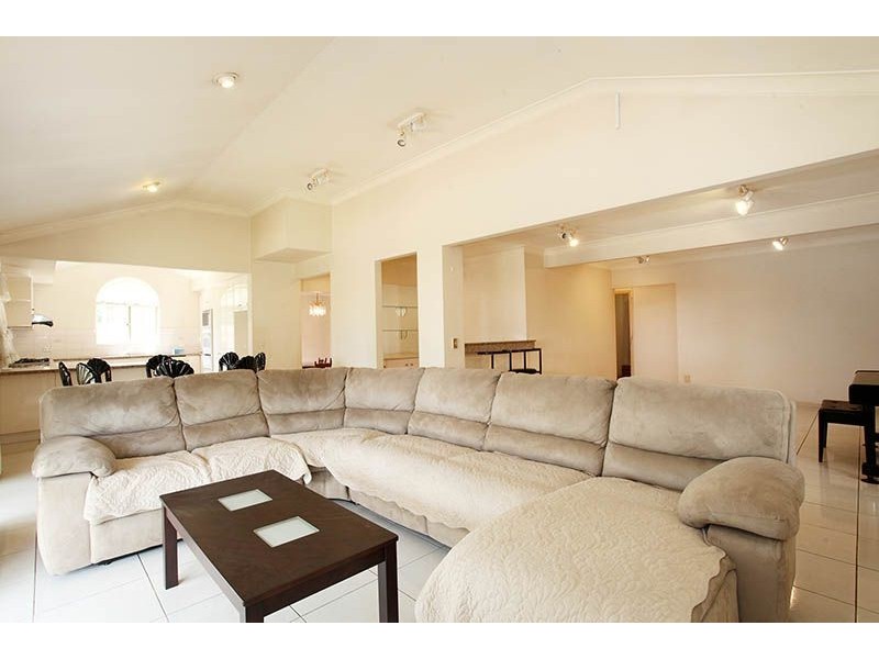 13 Hanrahan St, Robertson QLD 4109