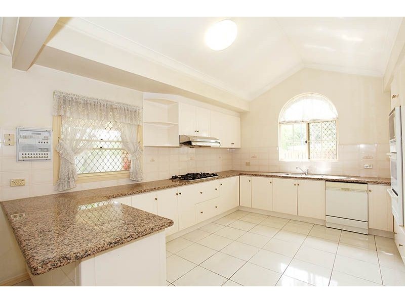 13 Hanrahan St, Robertson QLD 4109