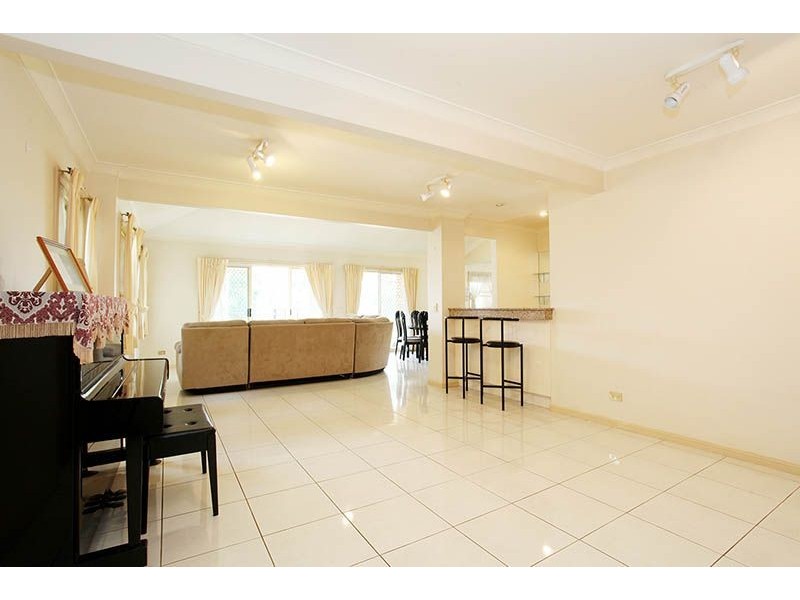 13 Hanrahan St, Robertson QLD 4109