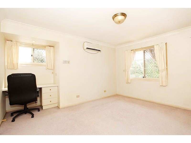 13 Hanrahan St, Robertson QLD 4109