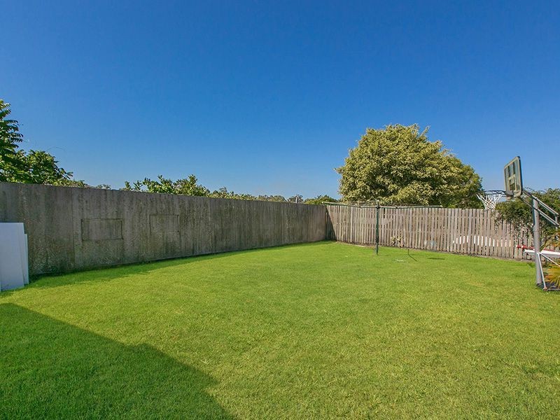 22 Thistle Street, Regents Park QLD 4118