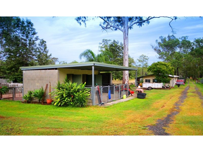 77 Smith Rd, Park Ridge South QLD 4125