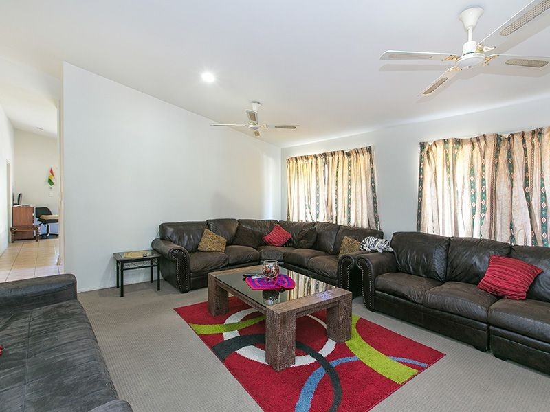 79 Shelduck Place, Calamvale QLD 4116