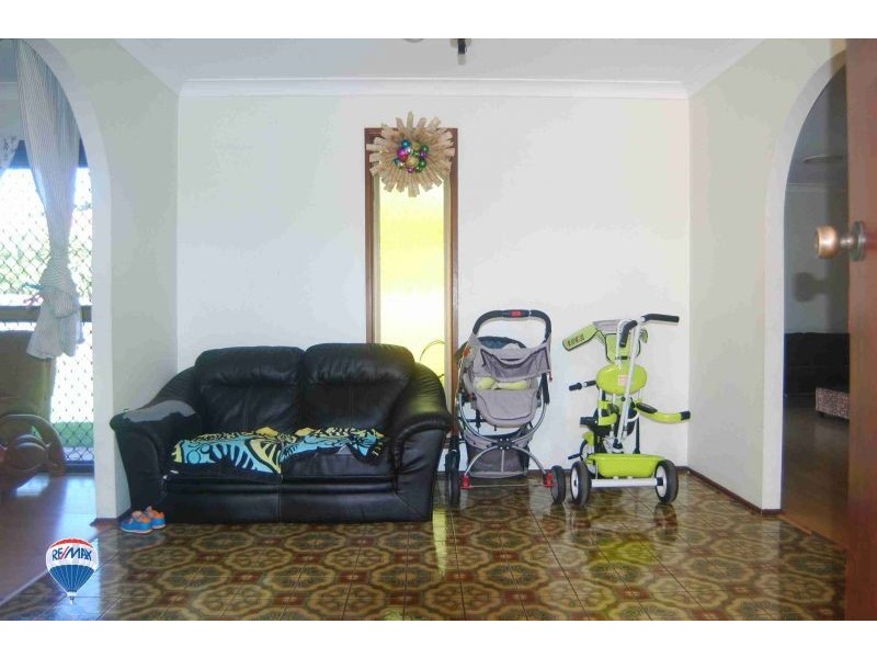 12 Angophora St, Robertson QLD 4109