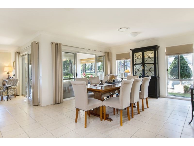 21 Fairway Ct, Mount Ommaney QLD 4074