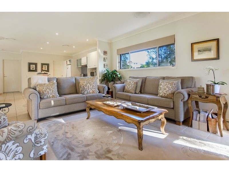 21 Fairway Ct, Mount Ommaney QLD 4074