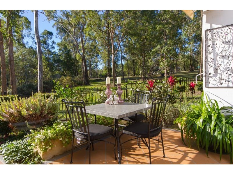 21 Fairway Ct, Mount Ommaney QLD 4074