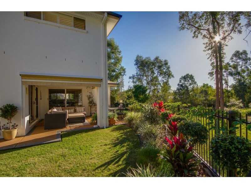 21 Fairway Ct, Mount Ommaney QLD 4074