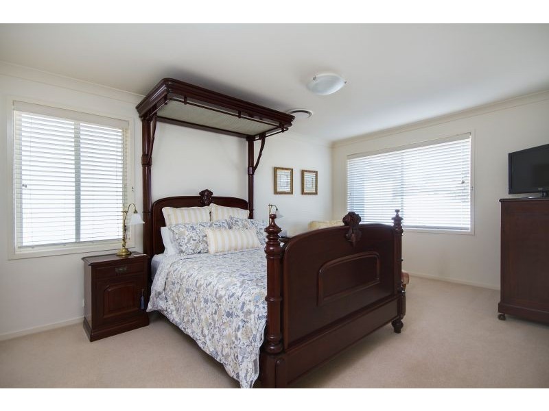 21 Fairway Ct, Mount Ommaney QLD 4074