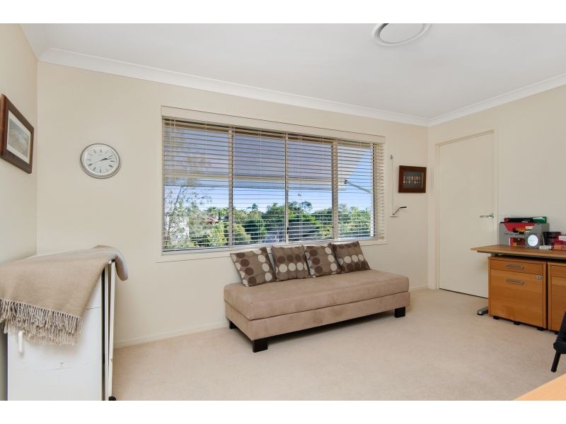 21 Fairway Ct, Mount Ommaney QLD 4074