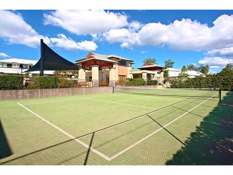 21 Fairway Ct, Mount Ommaney QLD 4074