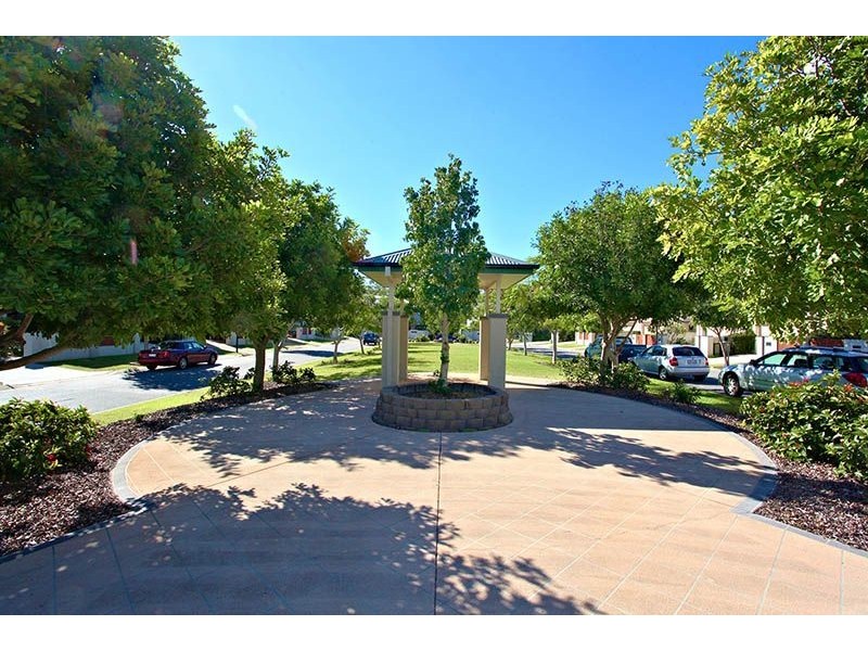 21 Fairway Ct, Mount Ommaney QLD 4074