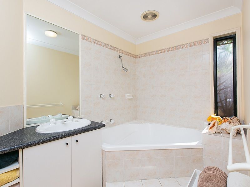 12 Sherwood Pl, Forest Lake QLD 4078