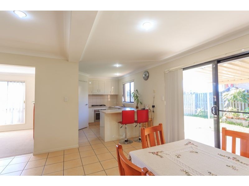 2 APSLEY Crescent, Parkinson QLD 4115