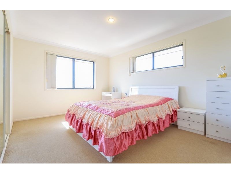 2 APSLEY Crescent, Parkinson QLD 4115