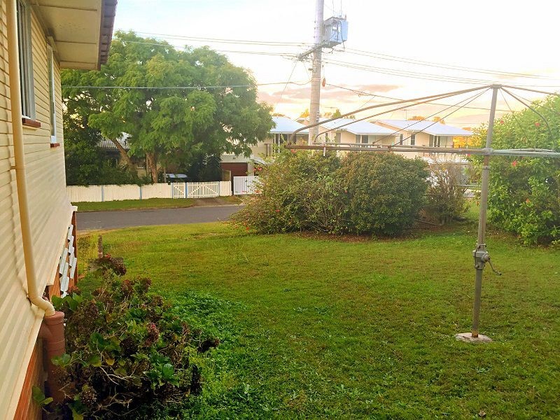 127 NURSERY RD, Holland Park West QLD 4121