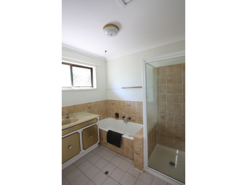 33 Chauvin street, Robertson QLD 4109