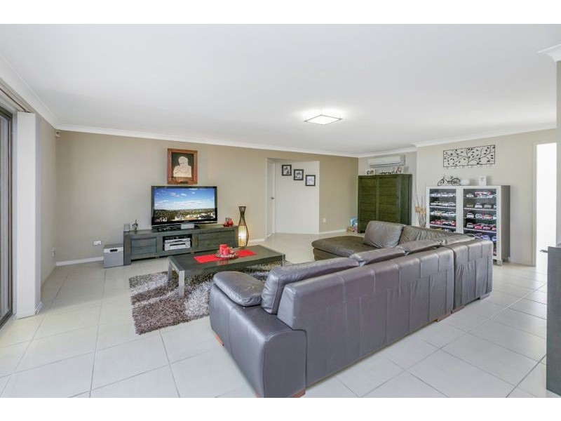 70 Casuarina Crescent, Calamvale QLD 4116