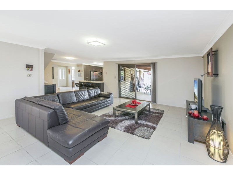 70 Casuarina Crescent, Calamvale QLD 4116