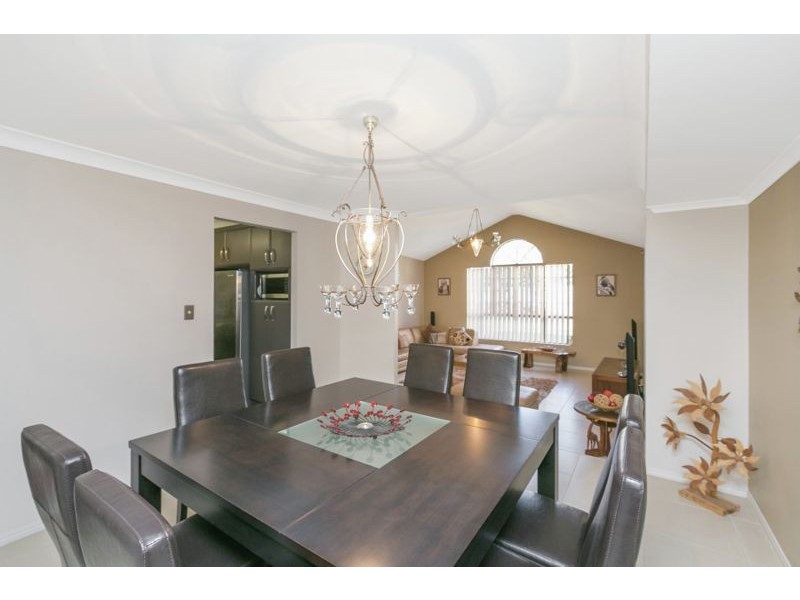 70 Casuarina Crescent, Calamvale QLD 4116