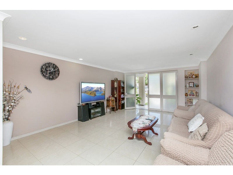 12 Moorgate Street, Macgregor QLD 4109