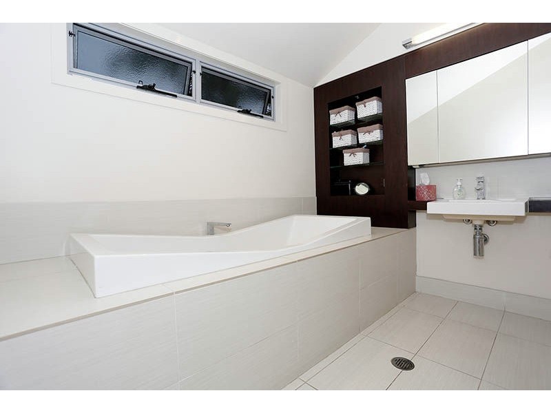 49 Sunbeam Street, Fairfield QLD 4103