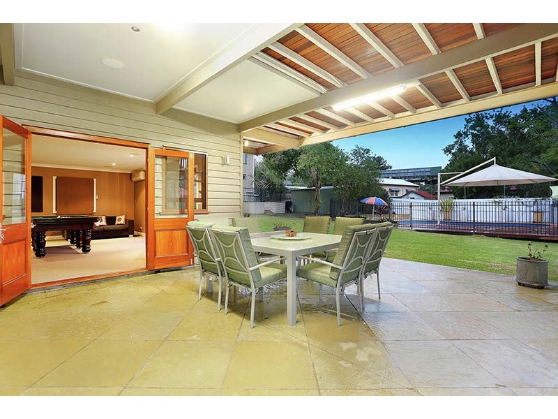 49 Sunbeam Street, Fairfield QLD 4103