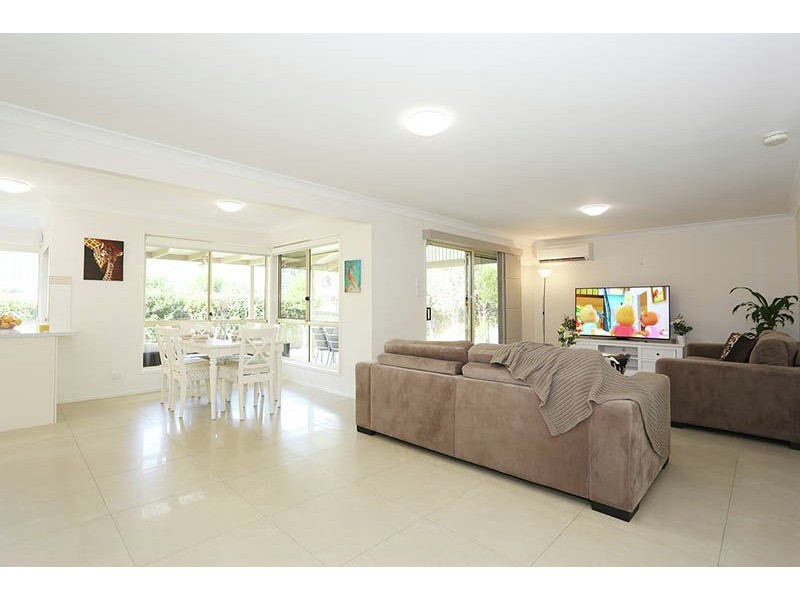 38 Hummingbird Crescent, Wishart QLD 4122