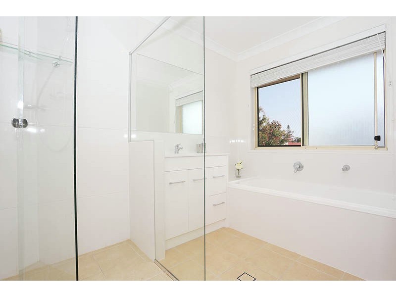 38 Hummingbird Crescent, Wishart QLD 4122