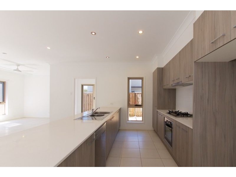 16 Hillcrest Street, Rochedale QLD 4123