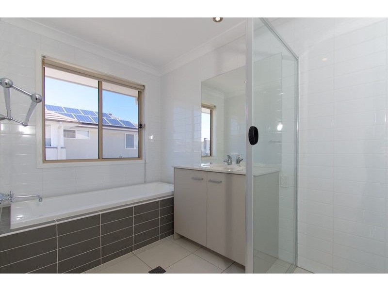 16 Hillcrest Street, Rochedale QLD 4123