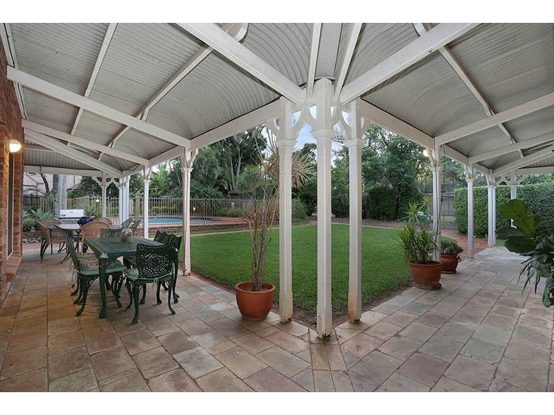 30 Veta Street, Robertson QLD 4109