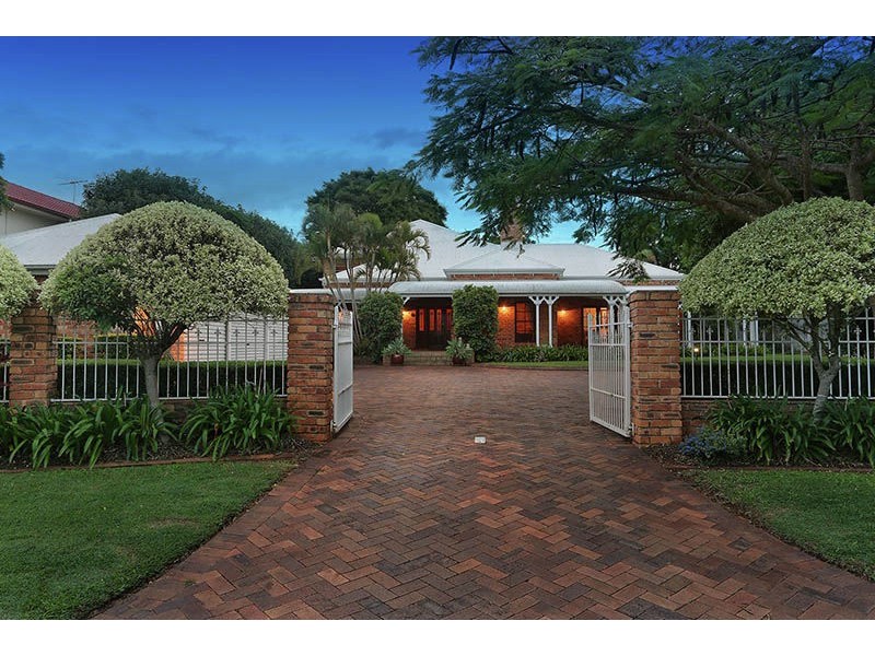 30 Veta Street, Robertson QLD 4109