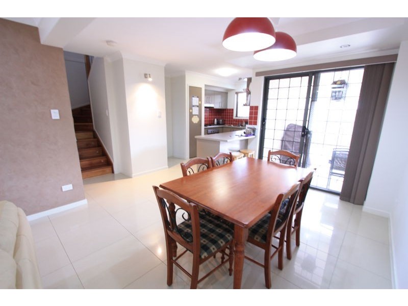 5/8 Charnwood ST, Sunnybank Hills QLD 4109