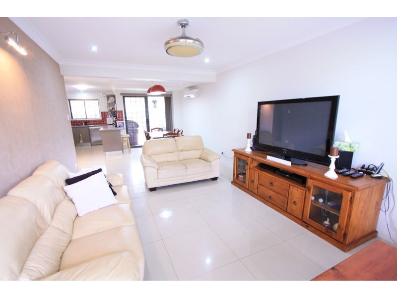 5/8 Charnwood ST, Sunnybank Hills QLD 4109