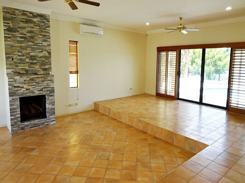 17 Donegal Crescent, Bundall QLD 4217