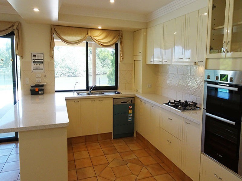 17 Donegal Crescent, Bundall QLD 4217