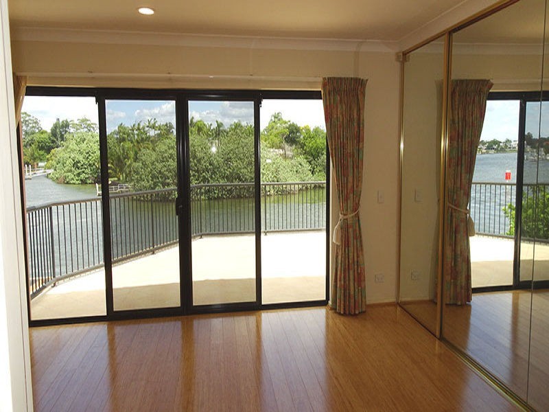 17 Donegal Crescent, Bundall QLD 4217