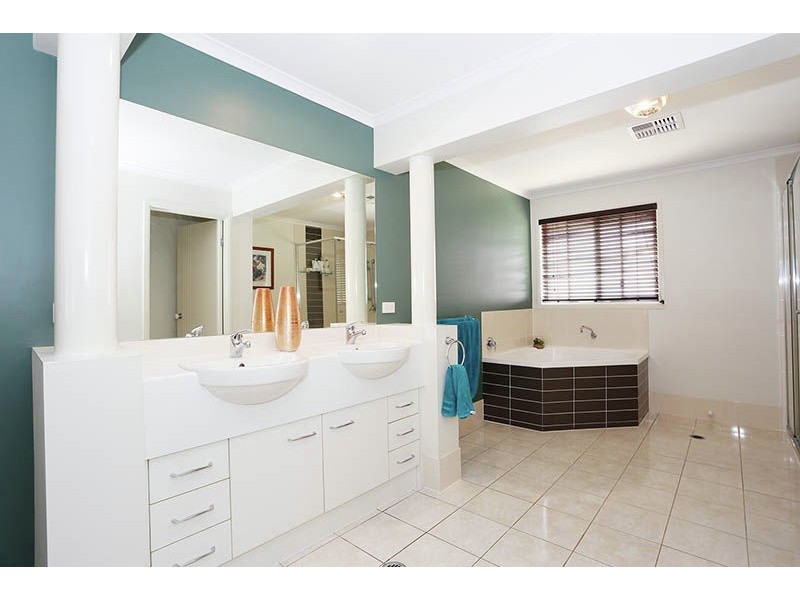 20 Langford Street, Eight Mile Plains QLD 4113