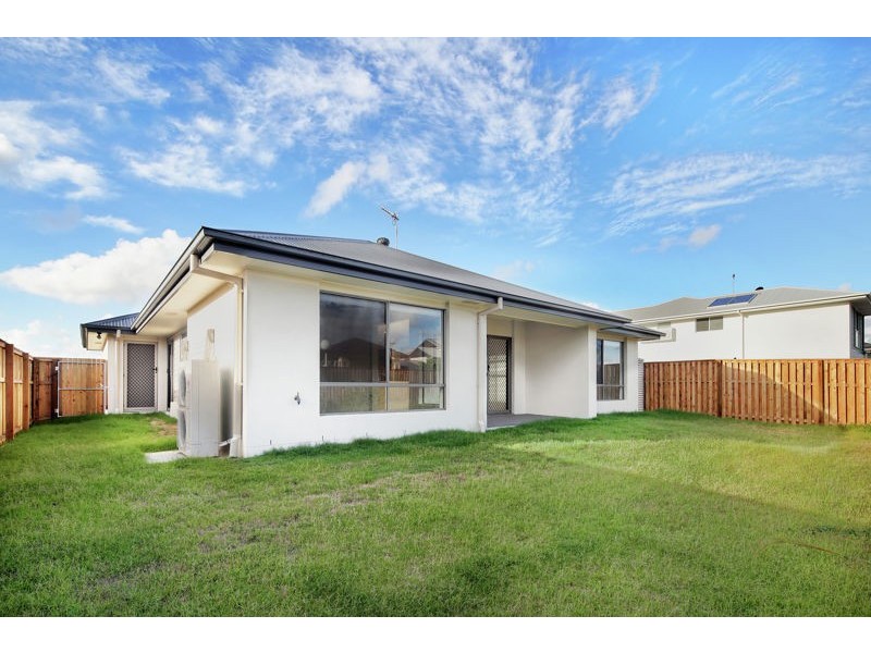 27 Keelson Crescent, Hope Island QLD 4212